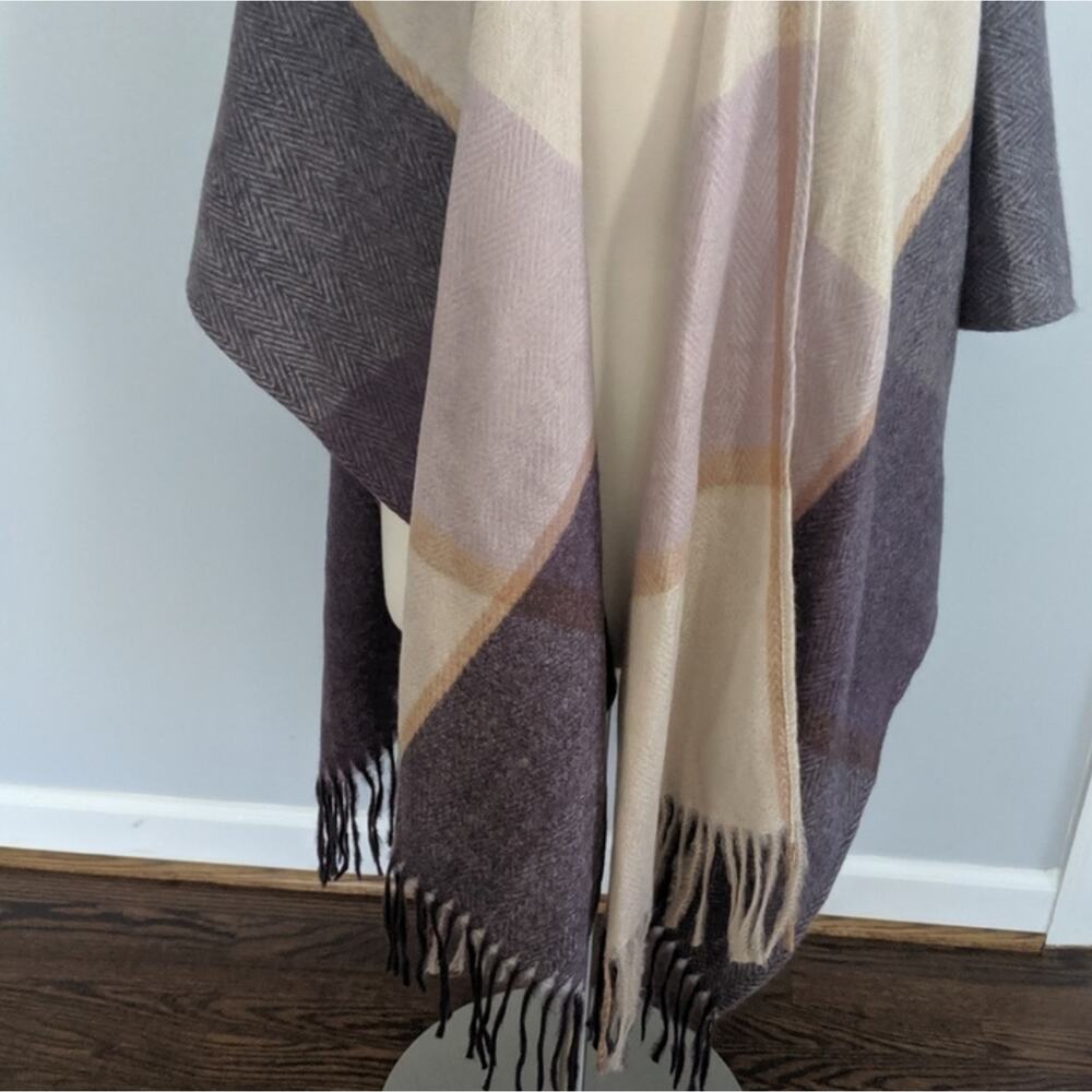 ⭐ Woolrich Pink Grey Cream Fringe Sweater Poncho One Size - Picture 2 of 5